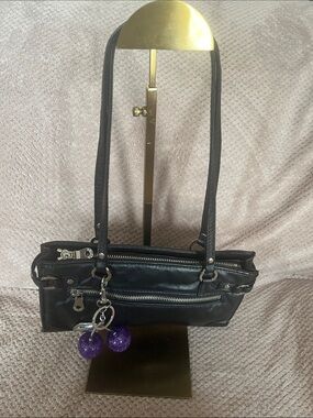 Wilson Leather Black Women's Leather Shoulder Bag with Zip Pockets
